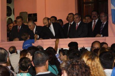 Populoso acompa�amiento comunitario a recibir el cumplea�os 135 de Formosa