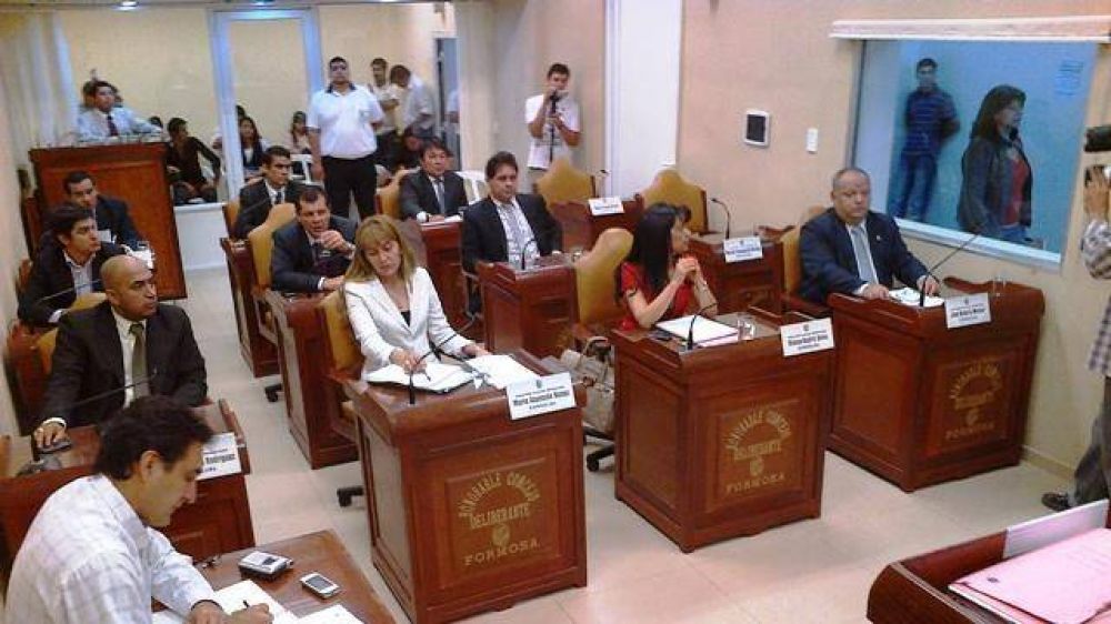 Concejales trataron pedido de subsidio para cancelar deudas de municipales