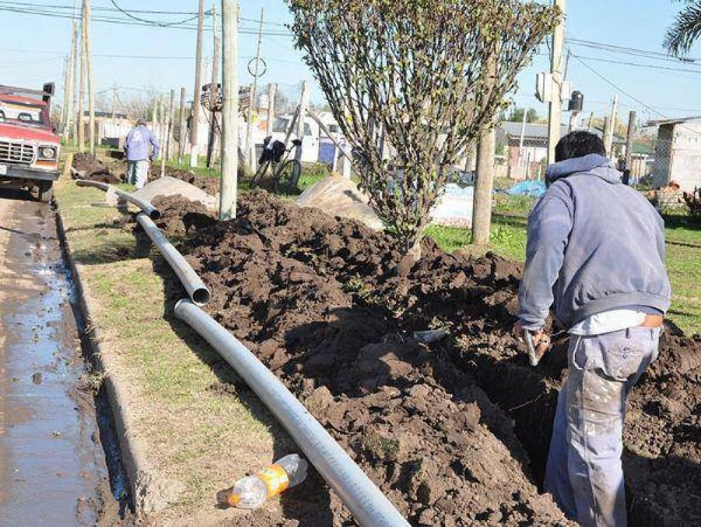 Florencio Varela: Etapa final de obras de ampliaci�n de la red de agua potable en varios
