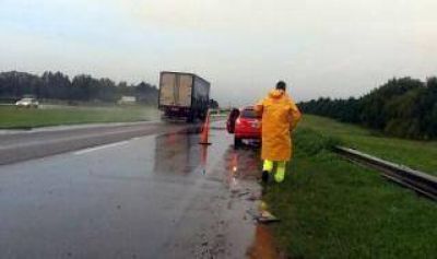 Corte en Ruta 9 a la altura de Z�rate por un peligroso pozo
