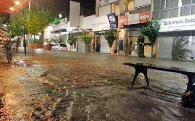 El temporal caus� varios anegamientos, mucho temor y m�s de 20 personas evacuadas