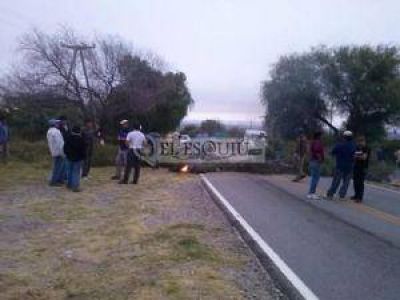 Protestas de trabajadores de Pom�n y del CD Valle Viejo