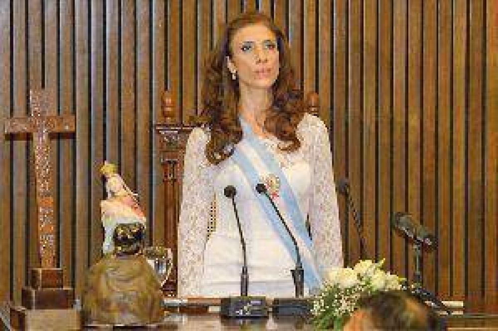 Claudia Zamora abog� por la unidad de los santiague�os "por sobre todas las cosas"