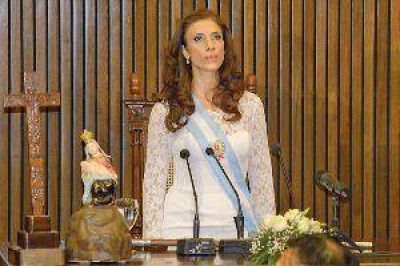 Claudia Zamora abog� por la unidad de los santiague�os "por sobre todas las cosas"