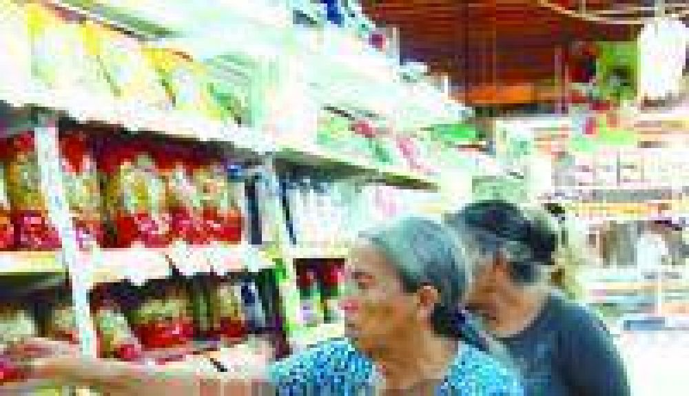 Descartan desabastecimiento en los supermercados locales