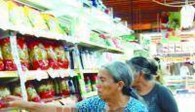 Descartan desabastecimiento en los supermercados locales