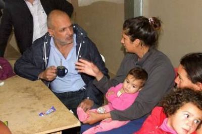 Buzzi, con vecinos evacuados por el temporal