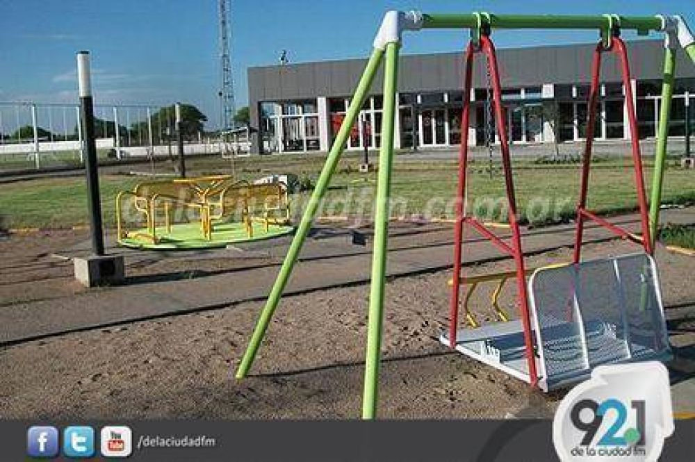 Obras P�blicas present� un pedido para construir juegos integrados en las plazas 