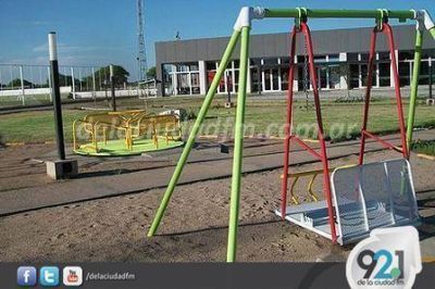 Obras P�blicas present� un pedido para construir juegos integrados en las plazas 