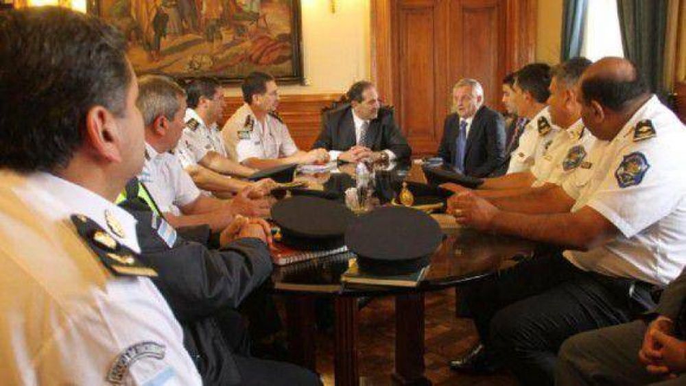Alperovich recibi� a la c�pula policial y pidi� m�s empe�o en el trabajo