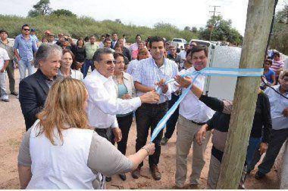 Inauguraron la electrificaci�n rural para parajes de la ruta 5