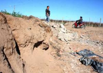 Quejas por el zanj�n que se form� tras una creciente