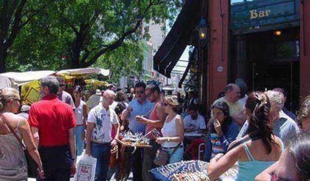 San Telmo: hay menos locales y m�s manteros