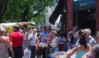 San Telmo: hay menos locales y m�s manteros