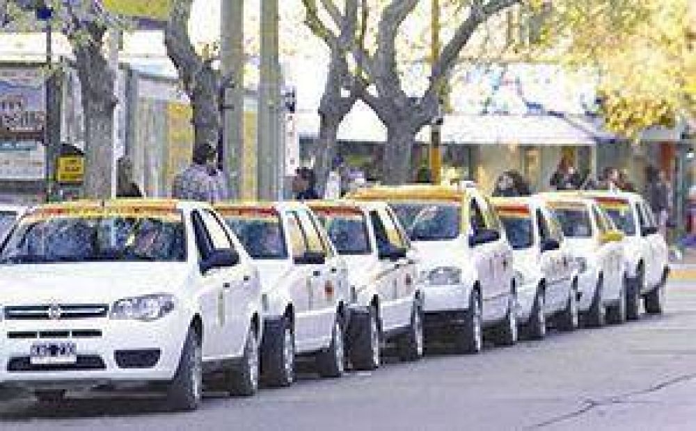 Acordaron que taxis y remises cobrar�n m�s barato el jueves