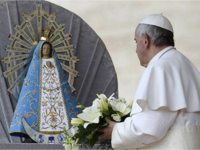 Lleg� a Bariloche la imagen de la Virgen bendecida por Francisco I