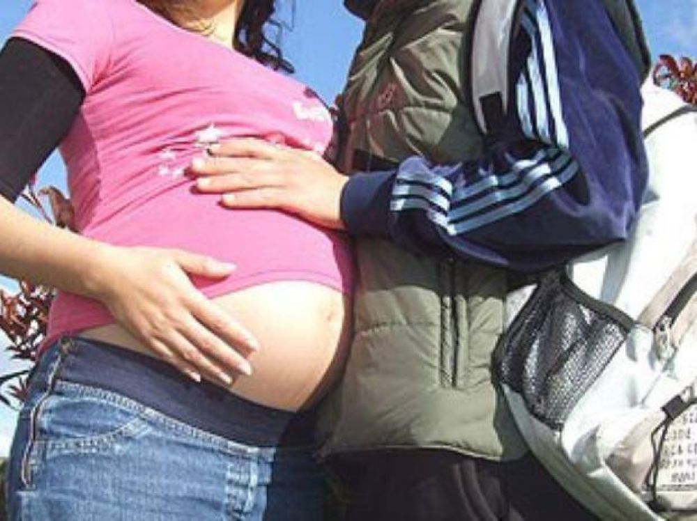 Becan a alumnas embarazadas de entre 13 y 18 a�os para que no dejen de estudiar