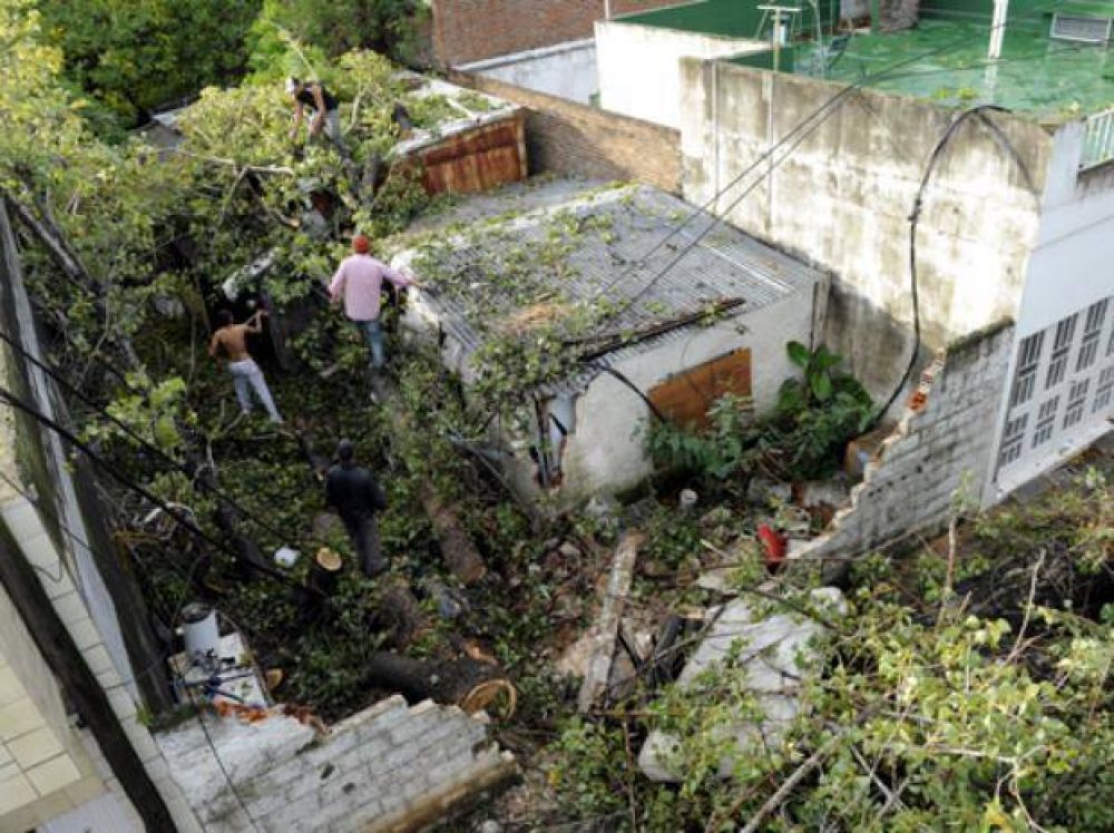 Con 5 l�neas fuera de servicio tras la tormenta, la EPE cree que ma�ana estar� todo normalizado