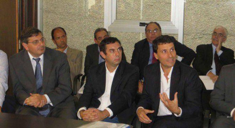 La Porta anunci� que la Provincia comenzar� a instalar medidores para cobrar el agua