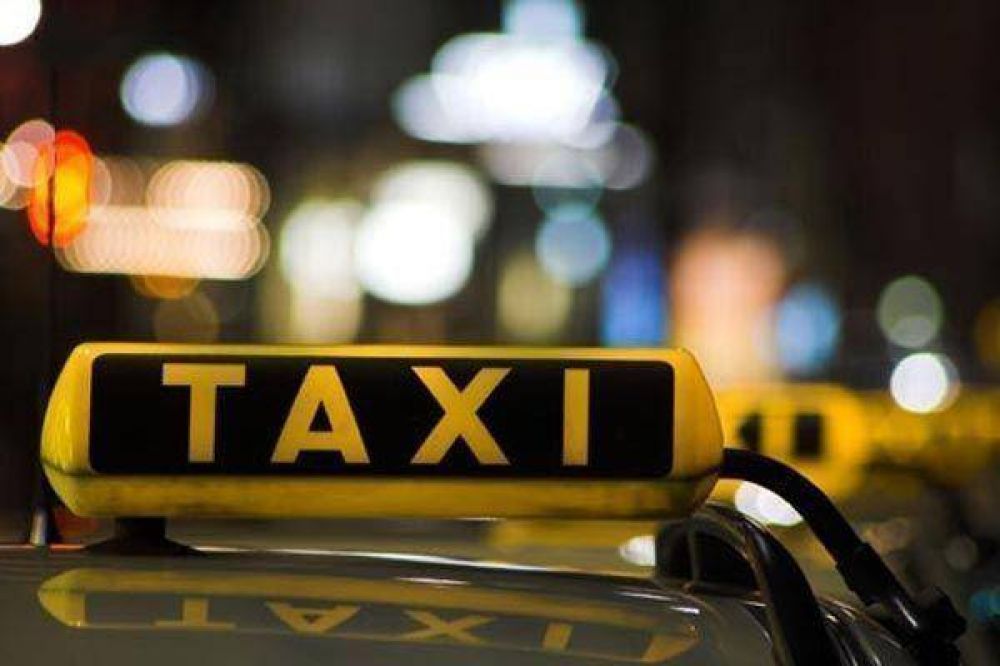 Comenz� a operar el aumento en los tax�metros y ya se siente en los bolsillos