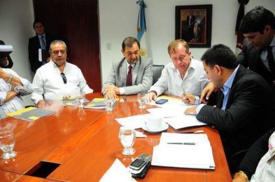 Isa con jefes comunales del Valle de Lerma