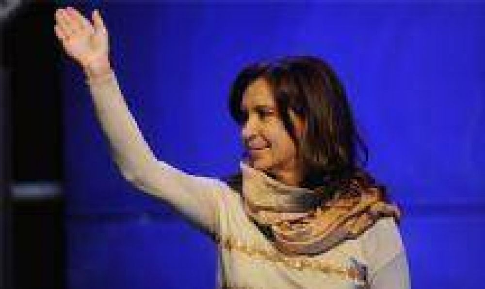 Cristina Kirchner a Urtubey: "Felicito a la Provincia de Salta por saber articular lo p�blico y lo privado"