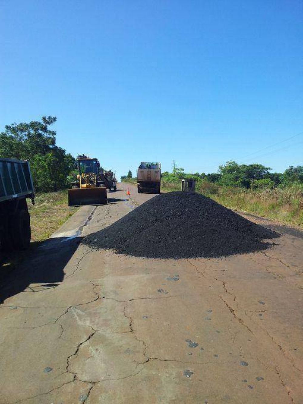 Ejecutan bacheo y reasfaltado de la ruta 13 en tramo San Vicente-El Soberbio