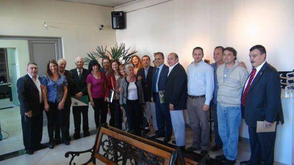 El Diputado Italiano Ricardo Merlo visit el Concejo de San Isidro