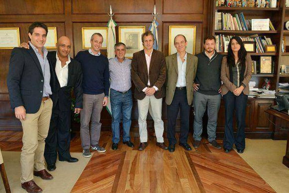 Autoridades del Ministerio de Salud porte�o en Malvinas Argentinas