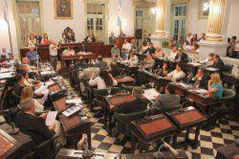 El PJ local volvi� a patear el tablero d�ndole la espalda al di�logo