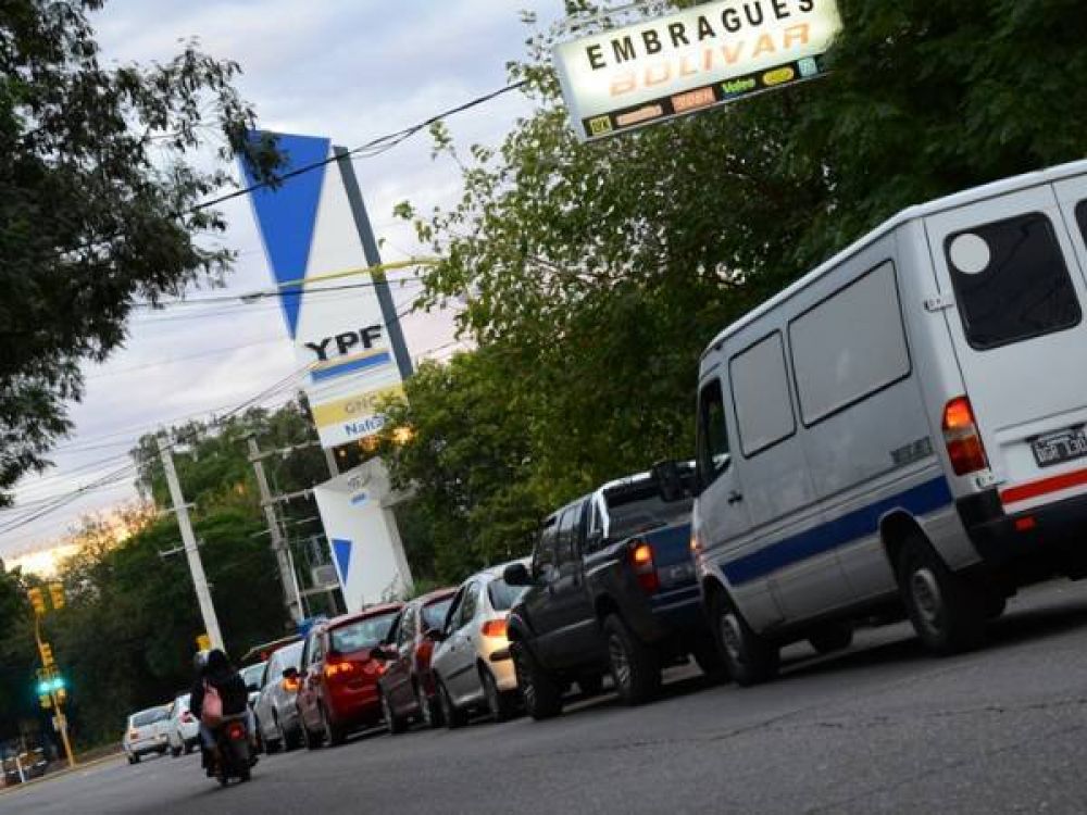 Estaciones de servicio sin atenci�n al p�blico por el paro