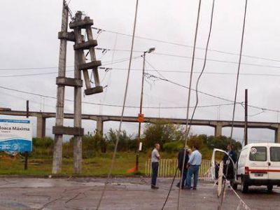 La tormenta de ayer origin� muchos da�os al tendido el�ctrico en Z�rate
