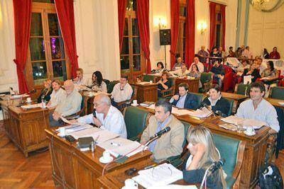 Inundaciones, denuncia por acoso y debates pol�ticos en la primera sesi�n del Concejo