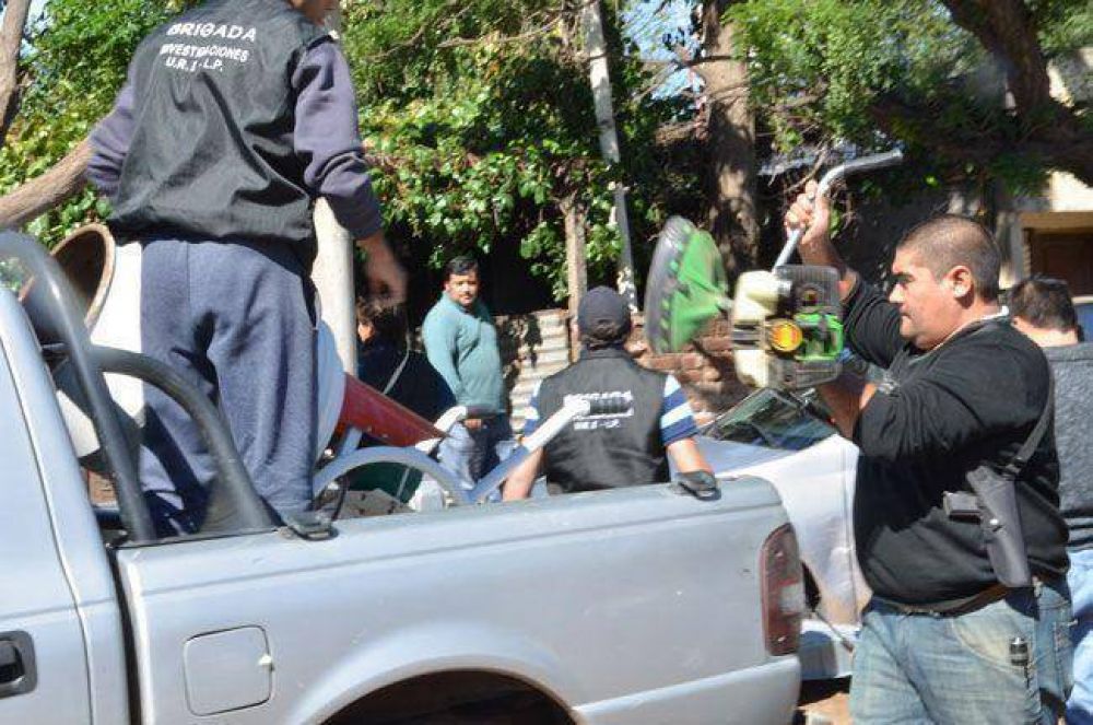 Hubo 13 allanamientos, secuestraron armas, elementos robados y m�s de un kilo de droga