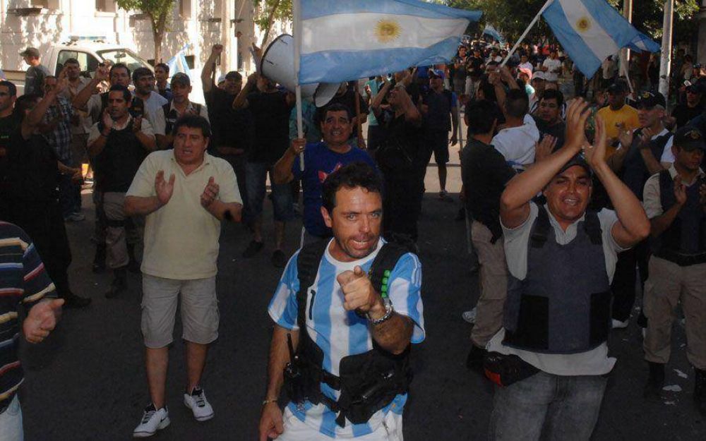 El pr�ximo lunes acusar�n a 14 polic�as por el acuartelamiento de diciembre