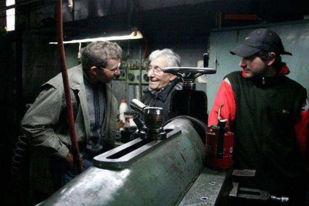 Jorge entrega en Pico la escritura a �La Hist�rica�