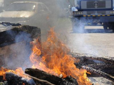 Comienzan a aparecer los cortes y piquetes en Rosario, en las horas previas al paro general