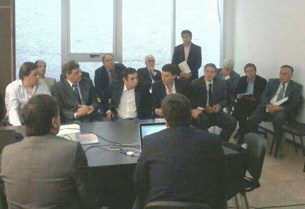 Iriart apoy� el plan de servicios p�blicos