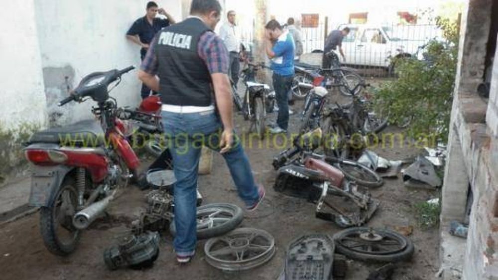 Importante cantidad de motos secuestradas en un allanamiento en El Complejo