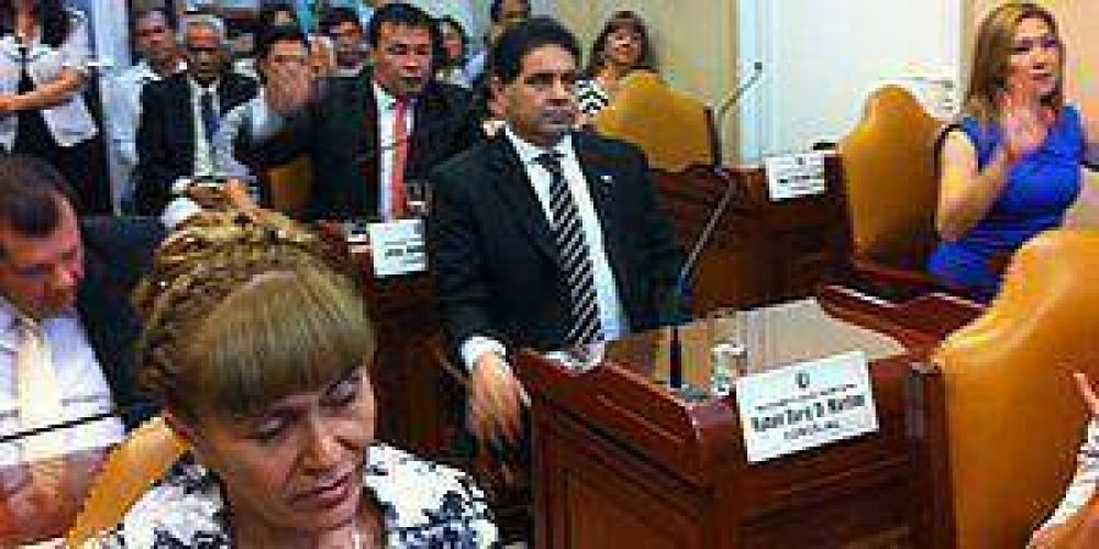 El aumento para taxis, remises y colectivos rige desde las 00:00 de este s�bado en la Capital