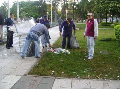 La Municipalidad puso nuevamente en condiciones la plaza luego de la feria del 8 de Abril