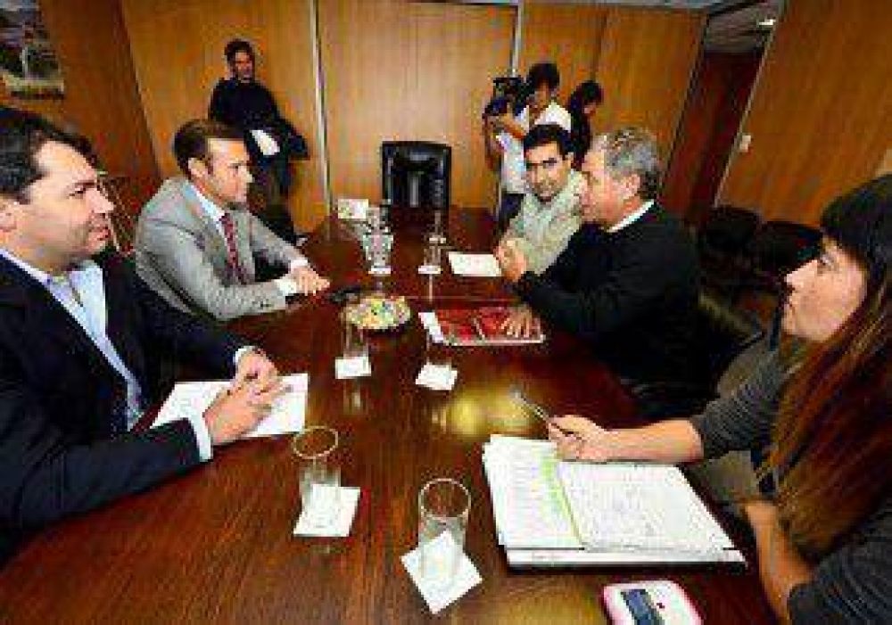 Provincia busca fondos para la emergencia 