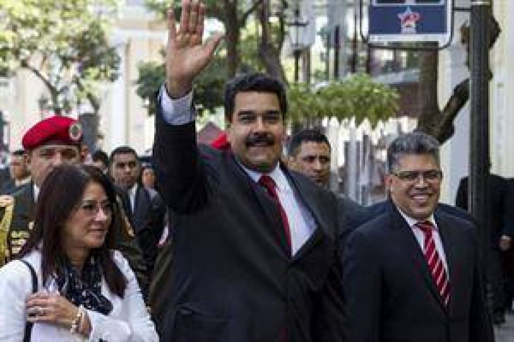 Maduro invita al Vaticano a intervenir en el di�logo