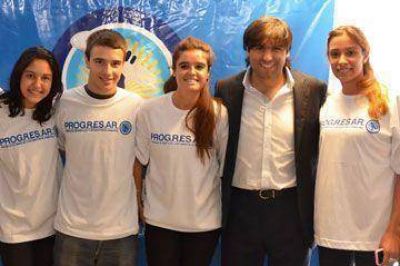 PROGRESAR ayuda a J�venes santacruce�os