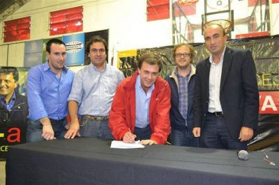Salamanco estuvo presente en el lanzamiento de la Liga de Concejales del Frente Renovador