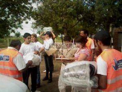 Contin�an asistiendo a los damnificados en Santa Rosa