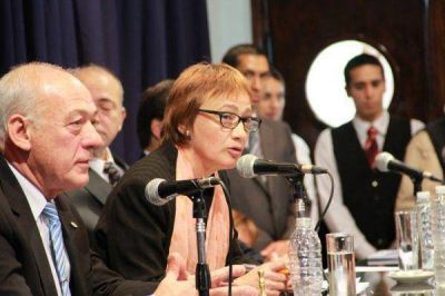 Yutrovic celebr� la aprobaci�n de la Ley que reducir� impuestos en la producci�n de netbooks