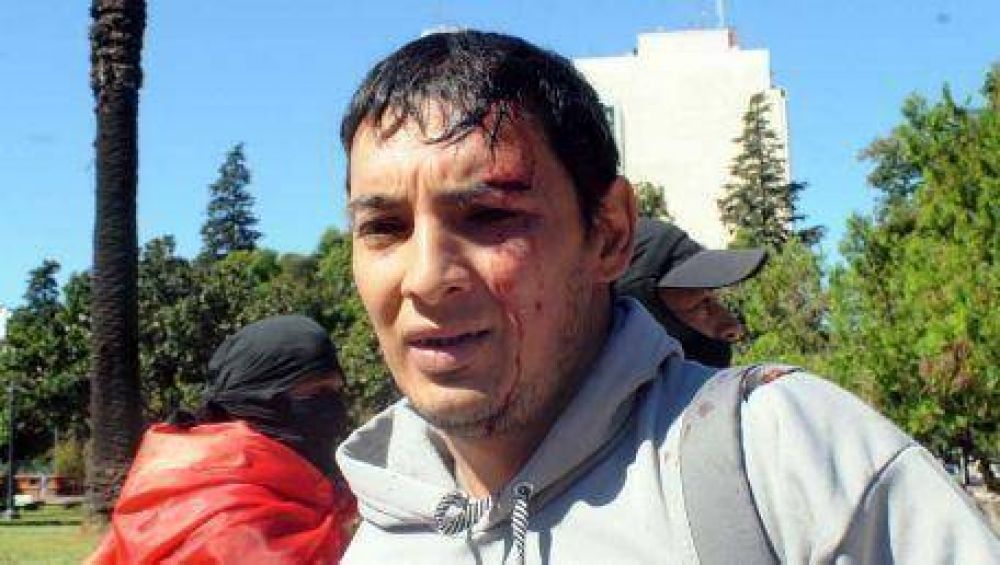 Piedrazos, balas de goma y heridos en Desarrollo Social