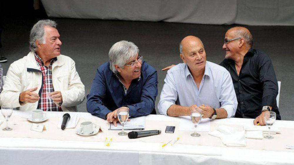 Venegas, ir�nico con la ausencia de Barrionuevo esta ma�ana: "No lleg�, todav�a est� durmiendo"