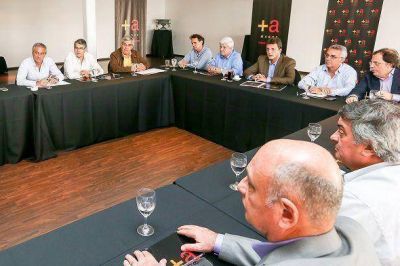 Massa: �A las mentiras y agravios, les respondemos con trabajo�